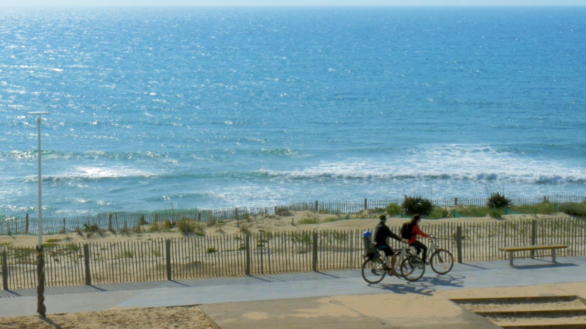 Ballade Vélo en famille au bord de l'Océan à Lacanau, direction le lac du Moutchic